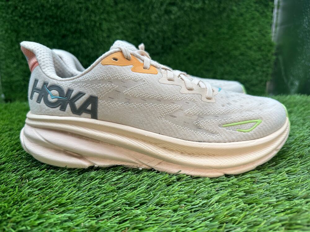 Hoka One One Clifton 9 1127896-VLS Athletic Sneaker Women 8.5B Beige Knit Sports
